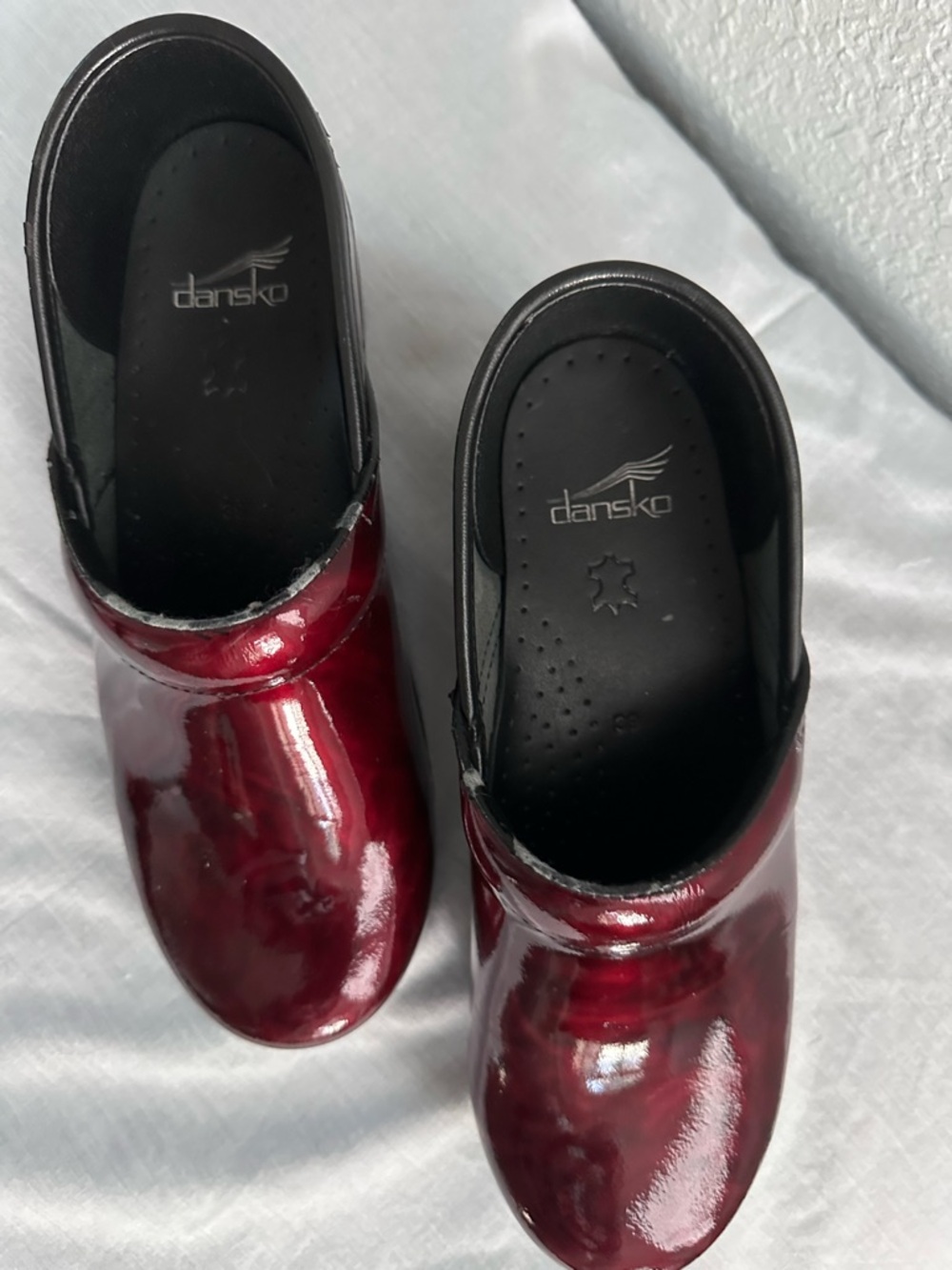 Dansko Professional Red Marbled Patent Leather Clogs Size 39 - Picture 3 of 12